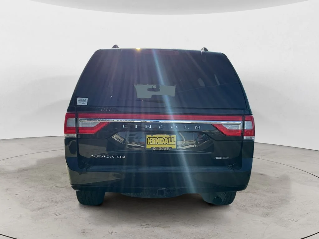 Used 2016 Black Lincoln Select image 6