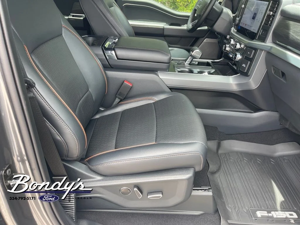 Used 2025 Gray Metallic Ford Lariat image 18