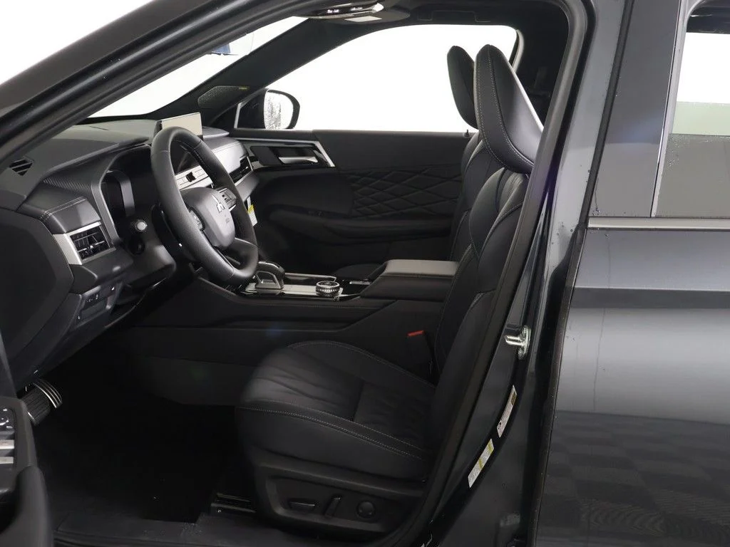 New 2026 Gray Mitsubishi Black Edition image 32