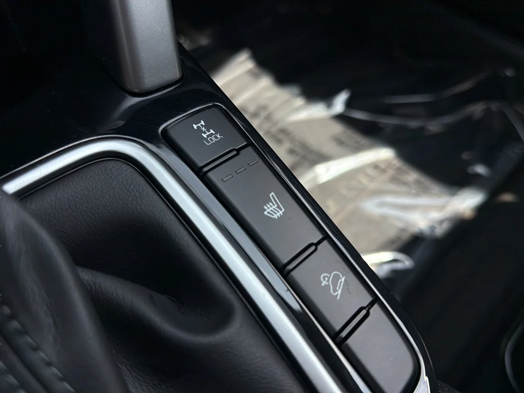 Used 2022 Snow White Pearl Kia EX image 32