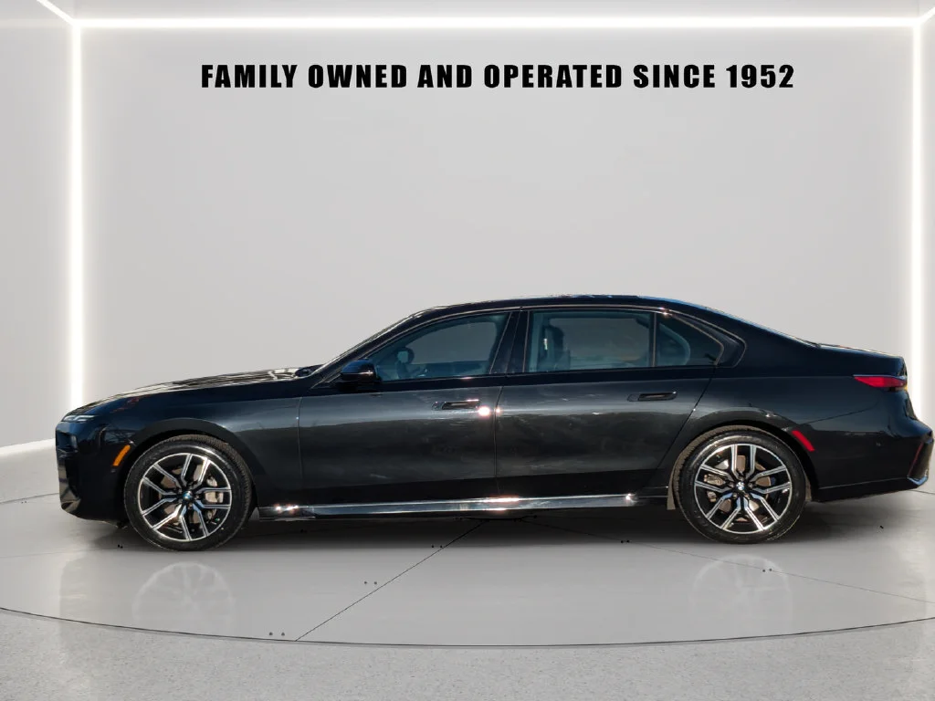 Used 2023 Black BMW 740i image 3