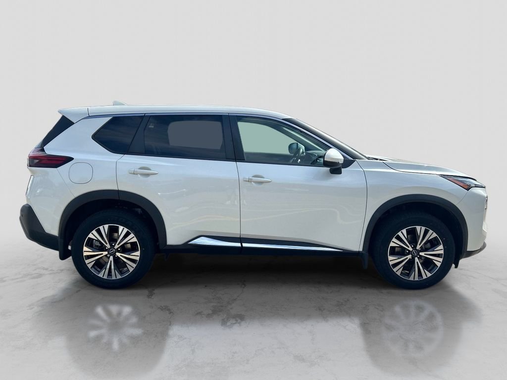 Used 2022 White Nissan SV image 7