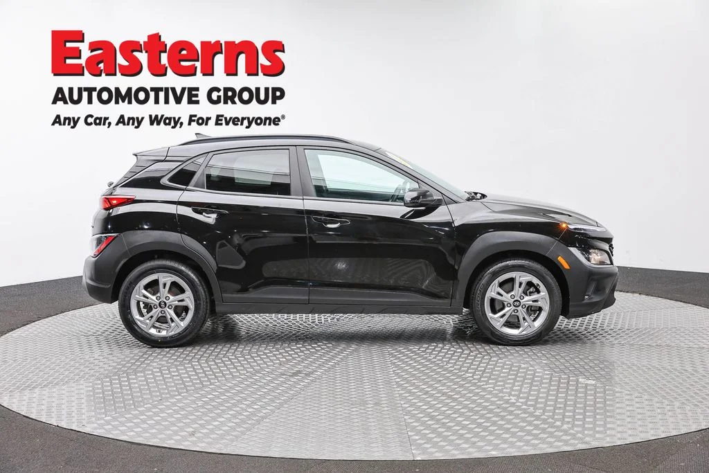 Used 2023 Black Hyundai SEL image 4
