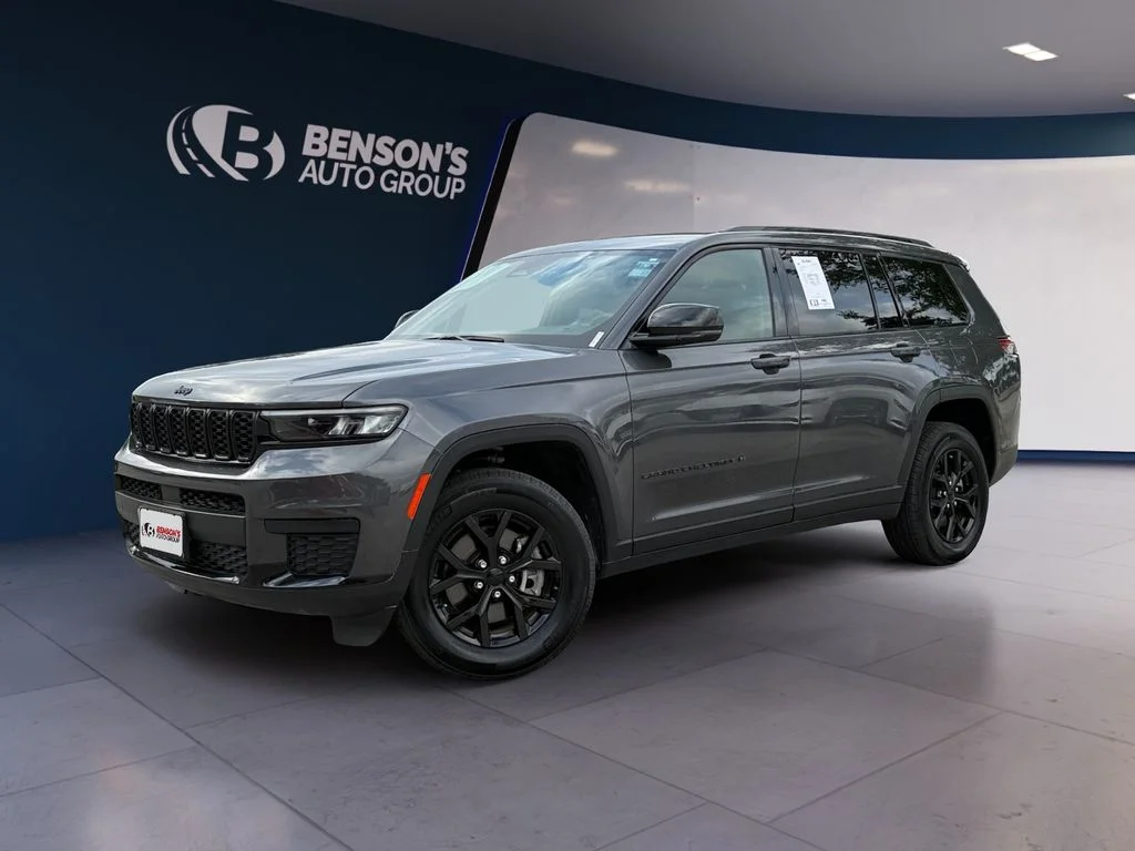 Used 2024 Gray Jeep Altitude image 1