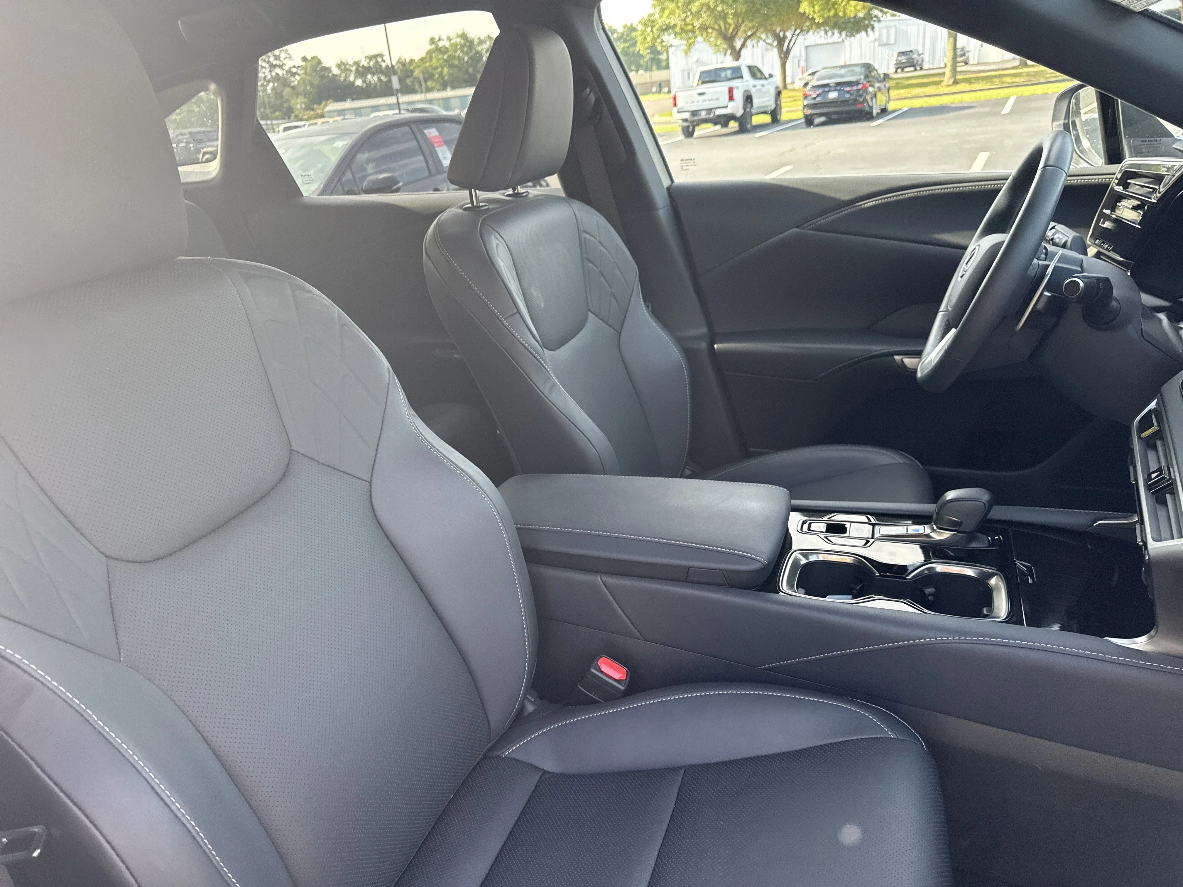 Used 2025  Lexus  image 34