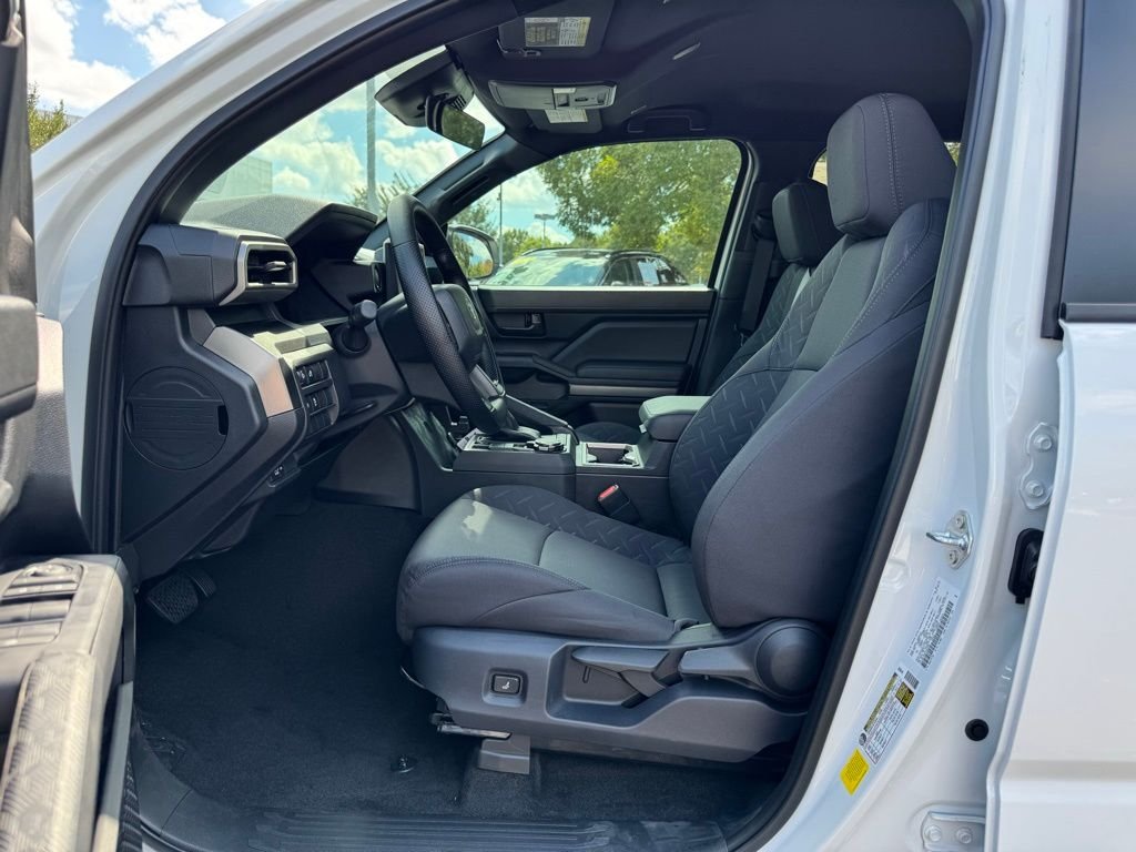 2025 Toyota Tacoma SR5 - Photo 13