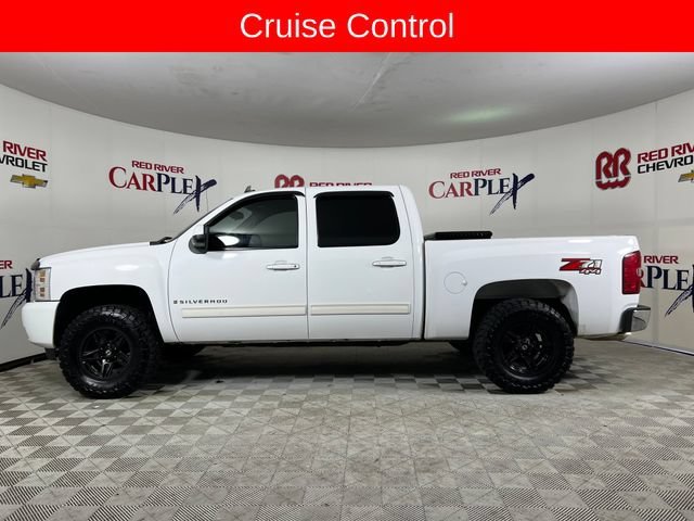 Used 2009 SUMMIT WHITE Chevrolet LT image 4