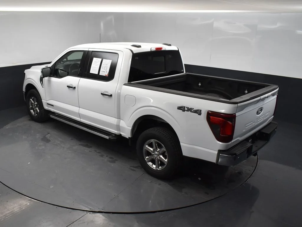 Used 2024 White Ford XLT image 17