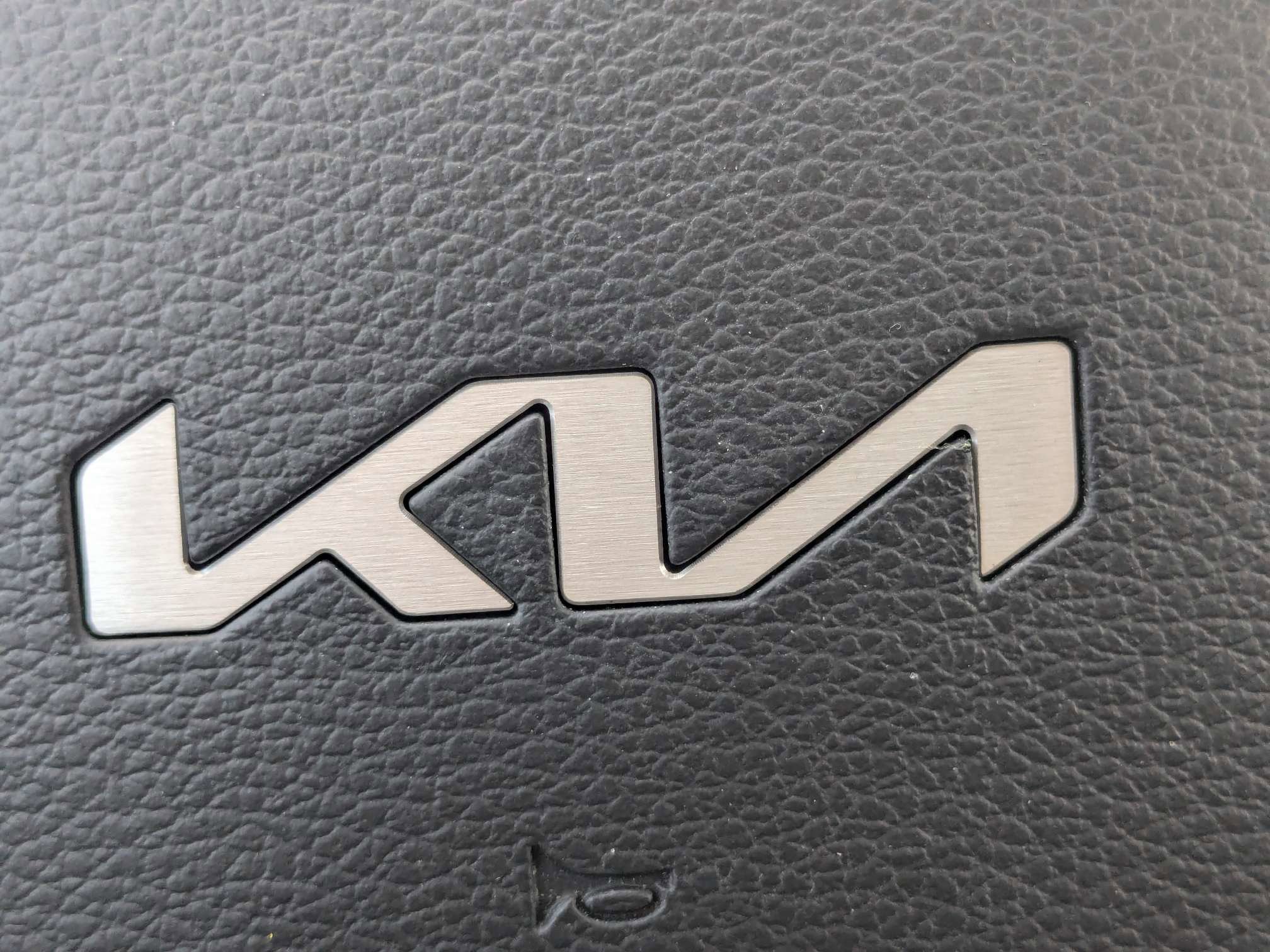Certified Used 2025 Everlasting Silver Kia S image 38