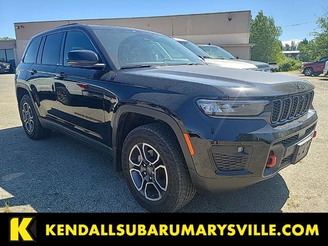 Used 2022 Diamond Black Jeep Trailhawk image 1