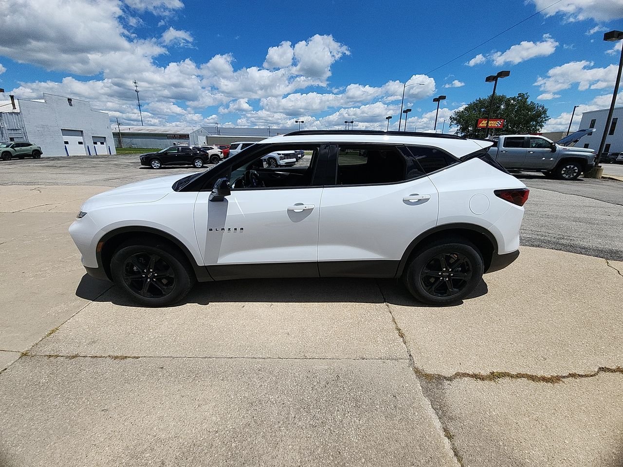 New 2026 Summit White Chevrolet 2LT image 5