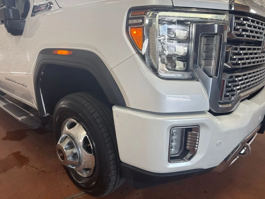Used 2020 White Frost Tricoat GMC Denali image 9