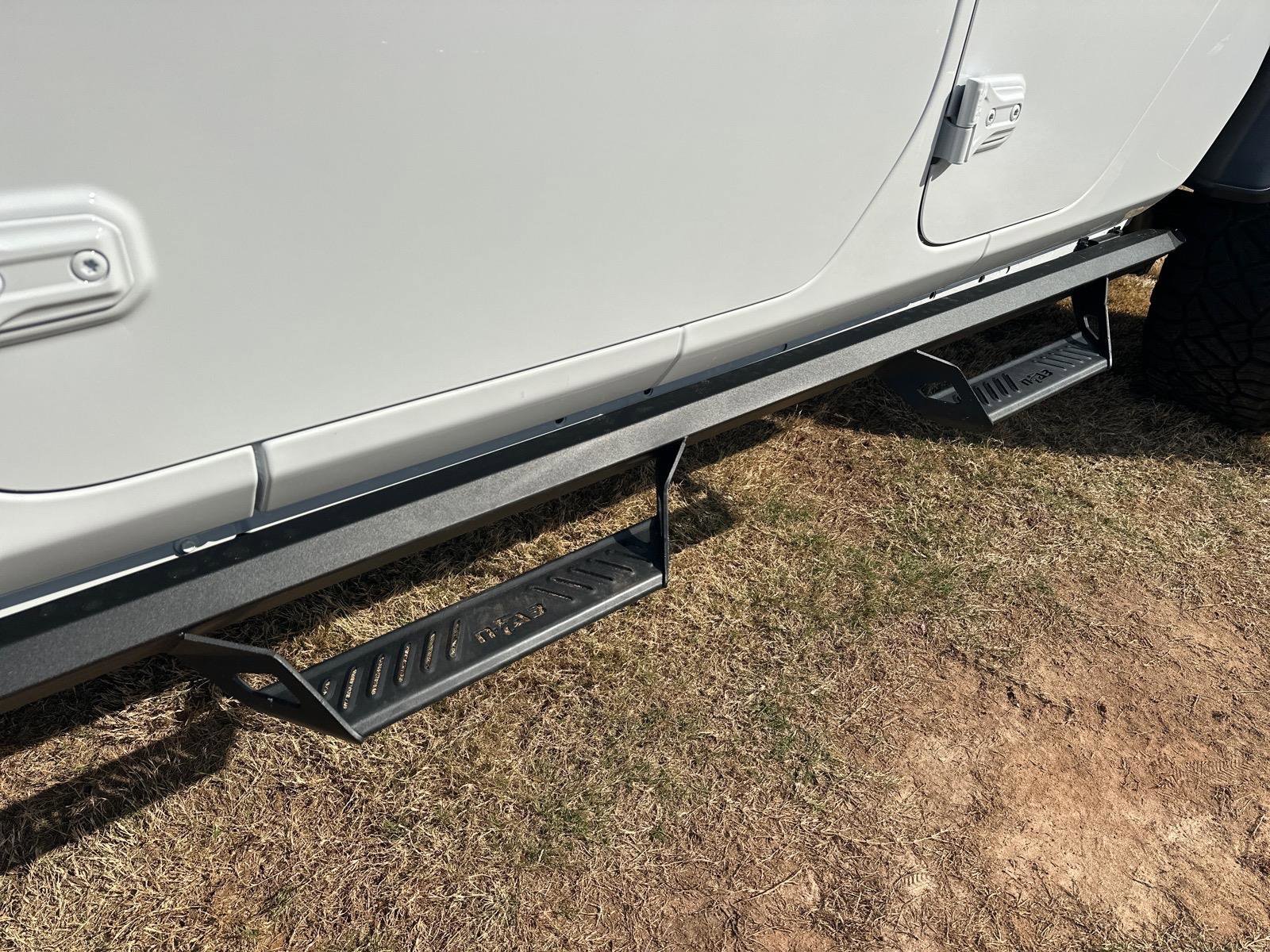 Used 2021 Bright White Clearcoat Jeep Rubicon image 9