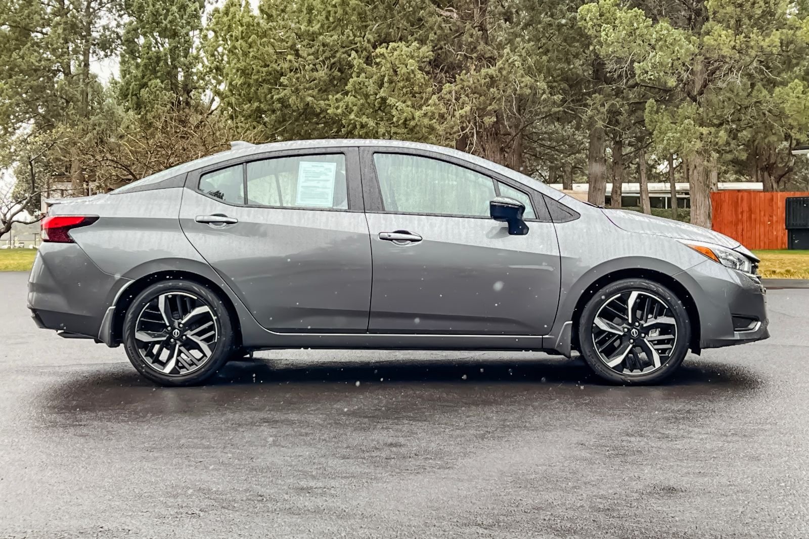 2025 Nissan Versa Sedan SR - Photo 3