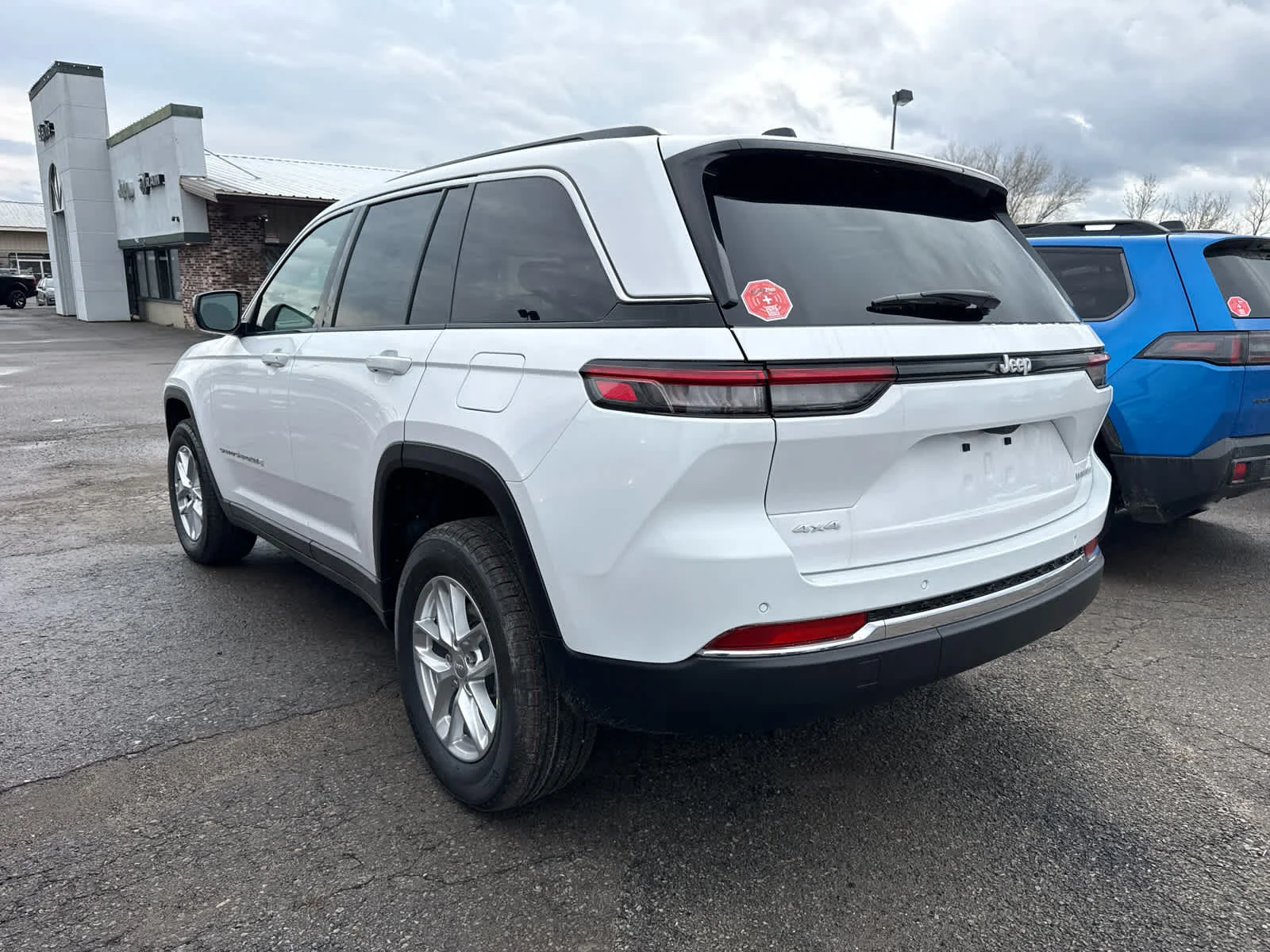 2026 Jeep Grand Cherokee Laredo - Photo 6