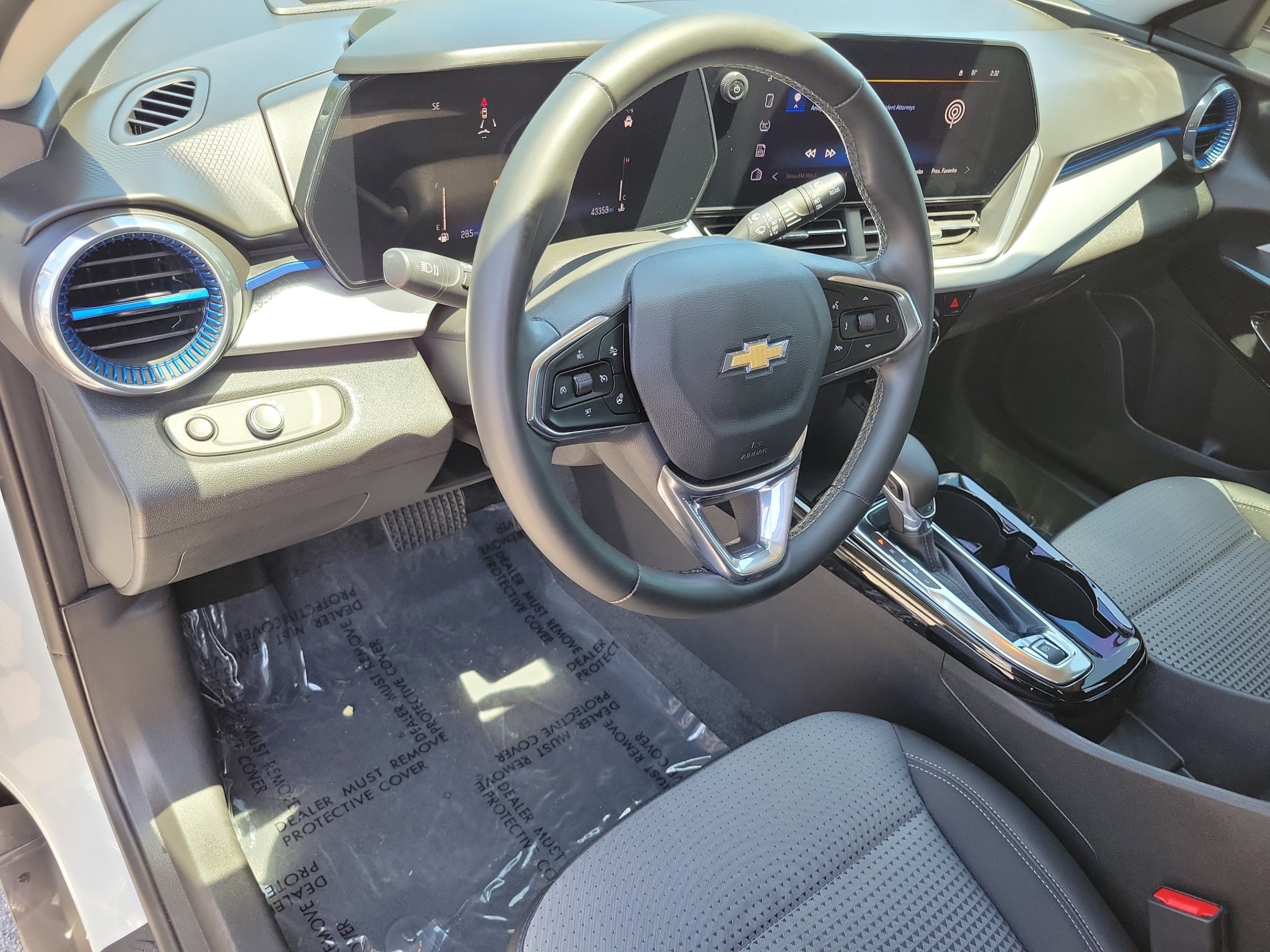 Used 2025 Summit White Chevrolet LT image 17