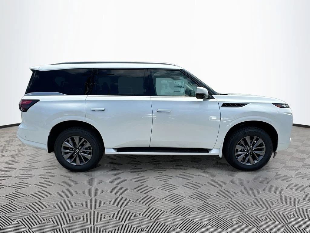 New 2026 RADIANT WHITE INFINITI Pure 2WD image 4