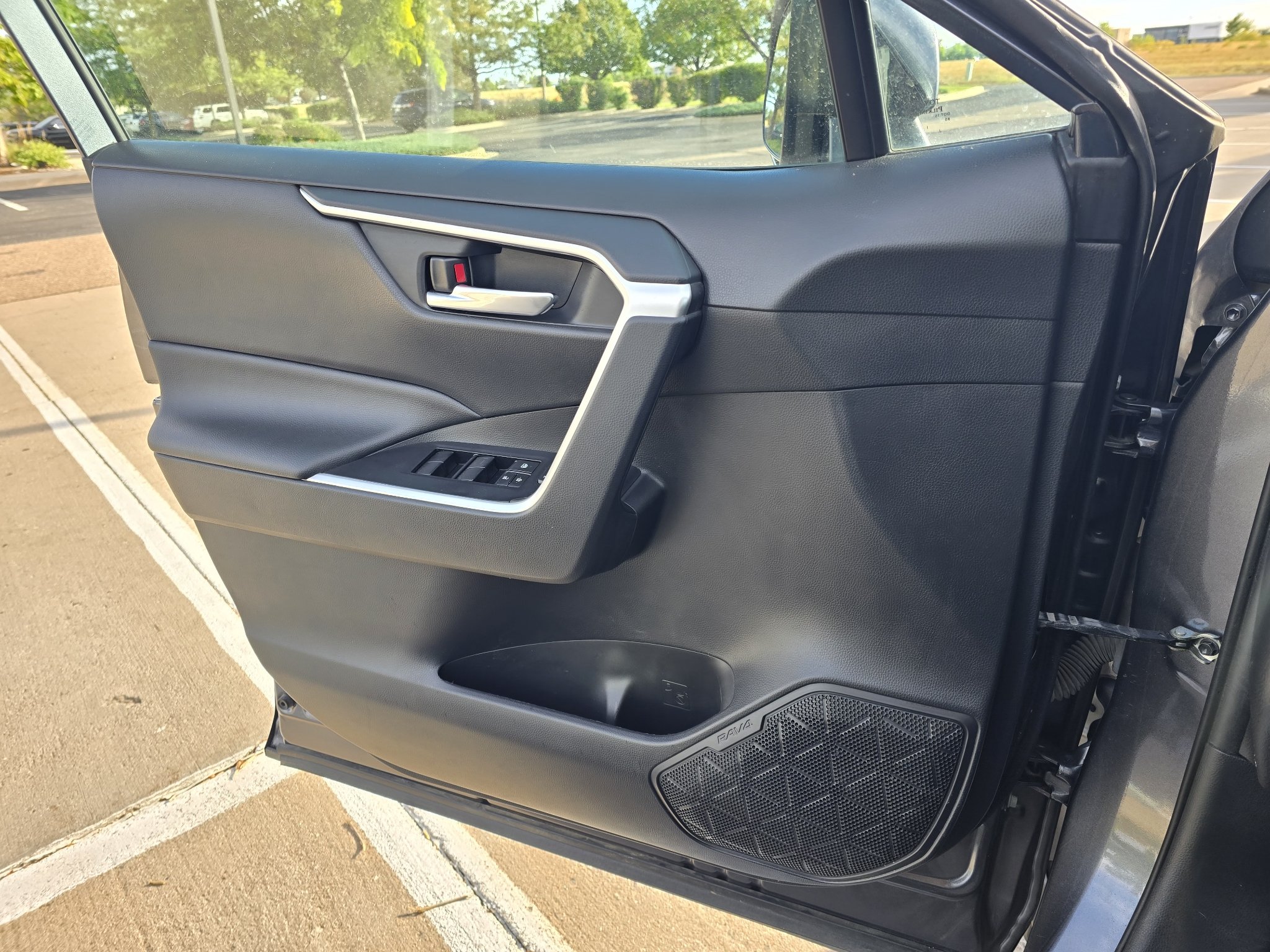 Used 2021 Magnetic Gray Metallic Toyota XLE image 17