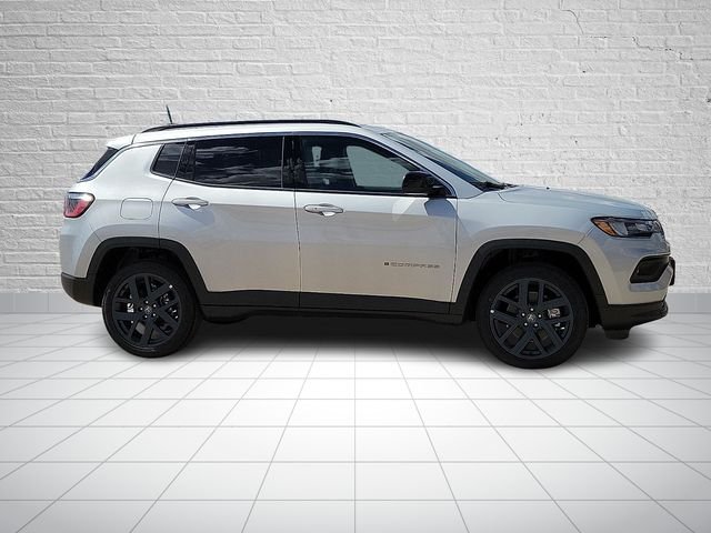 New 2026 Silver Zynith Metallic Clearcoat Jeep  image 5