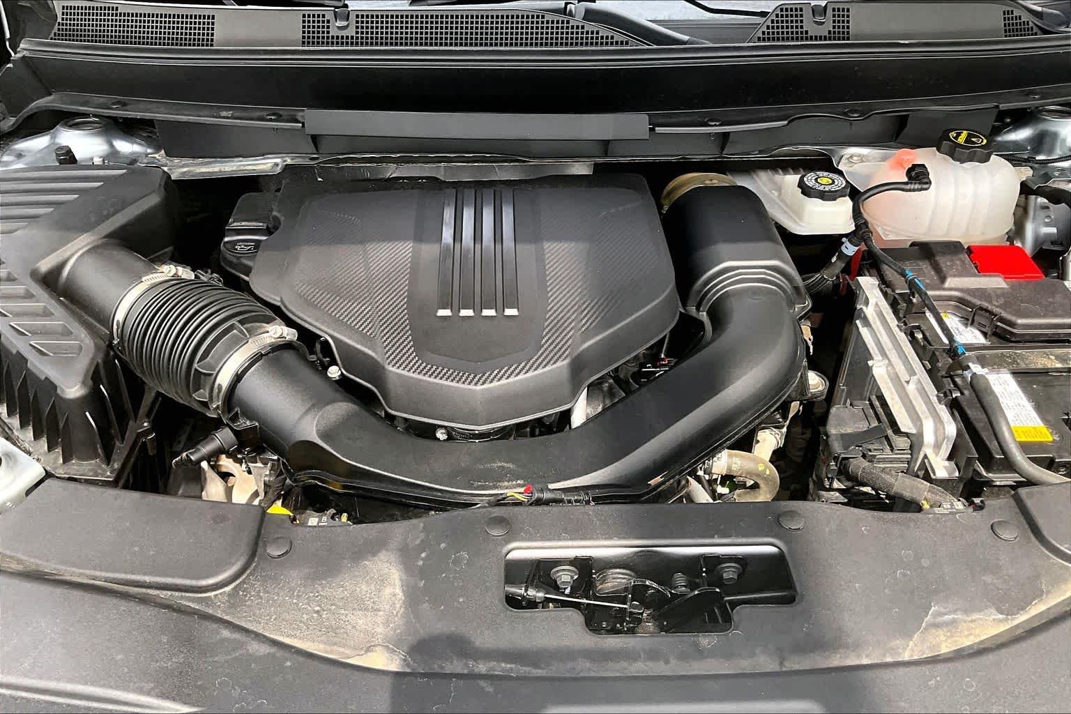 Used 2024 Sterling Metallic GMC FWD Denali image 32