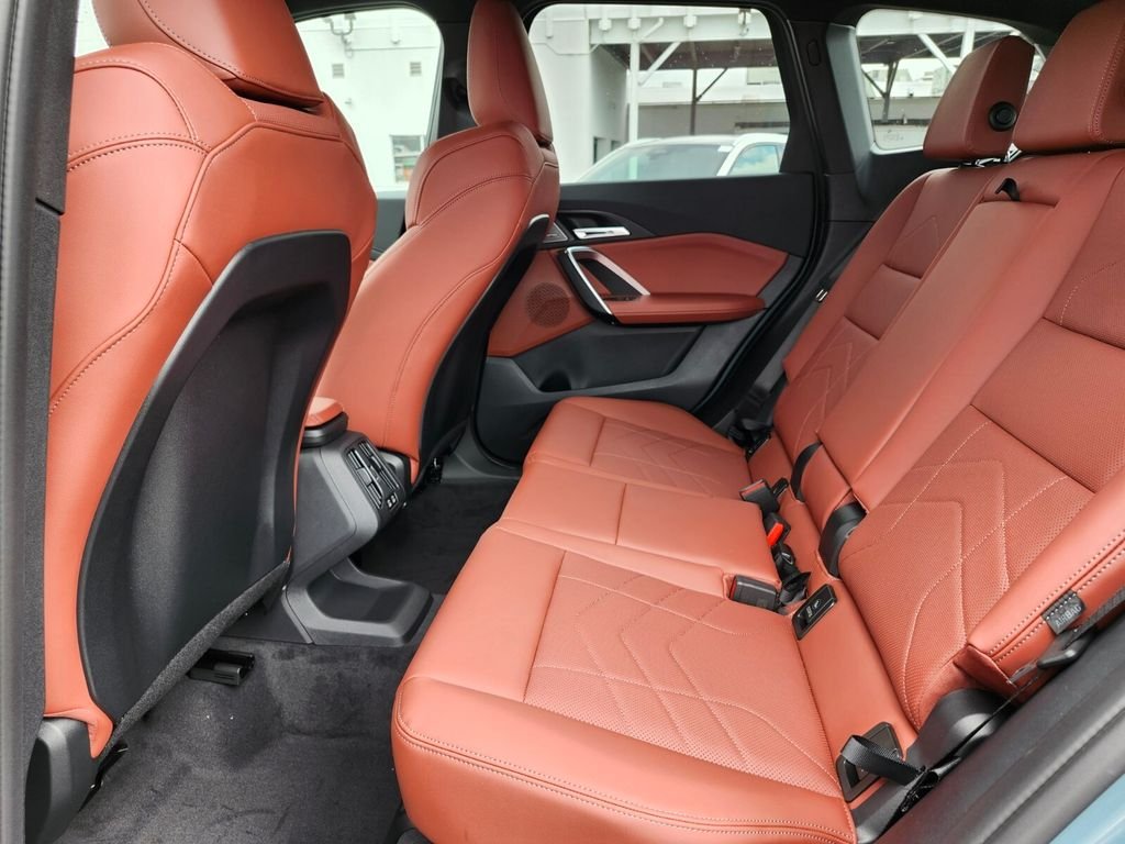 New 2026 Green BMW M35i image 16