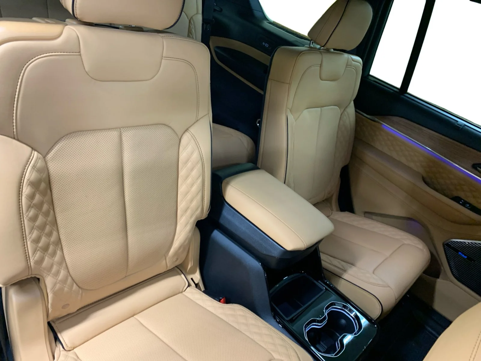 New 2026 Diamond Black Crystal Pearl Jeep Summit image 18