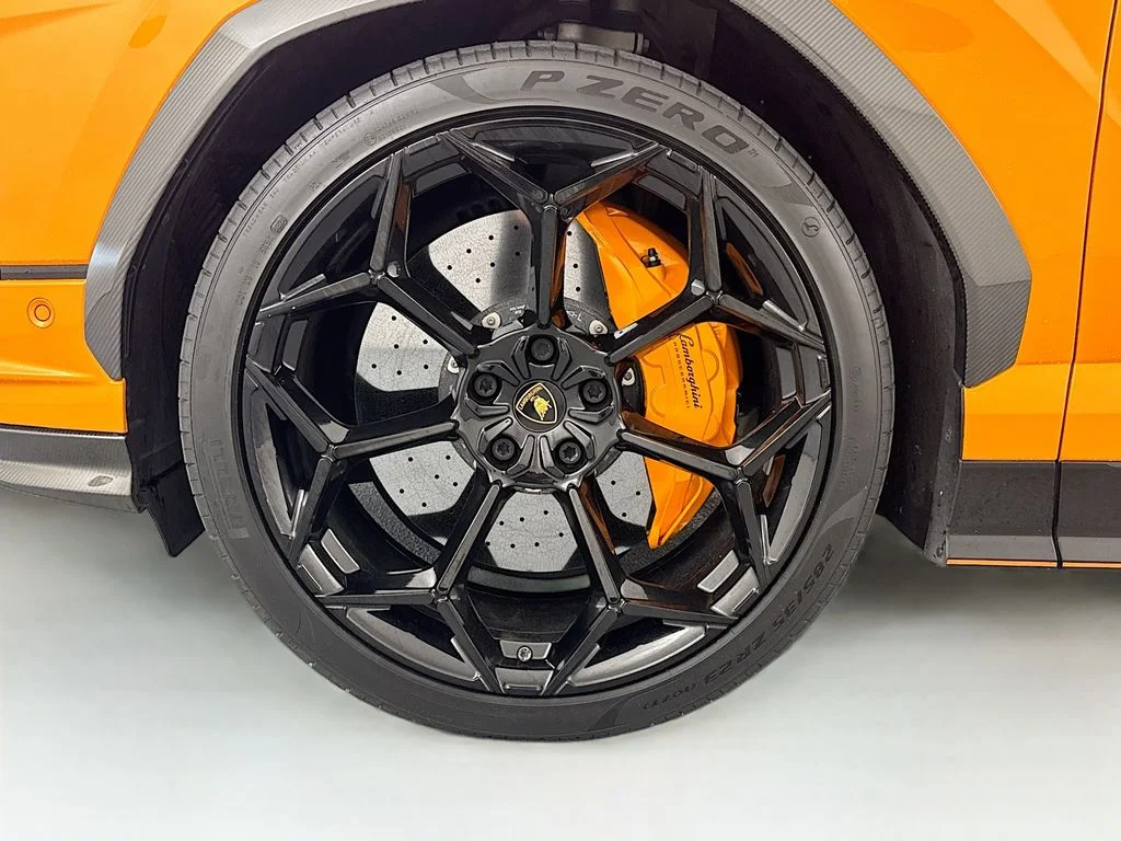 Used 2023  Lamborghini Performante image 34