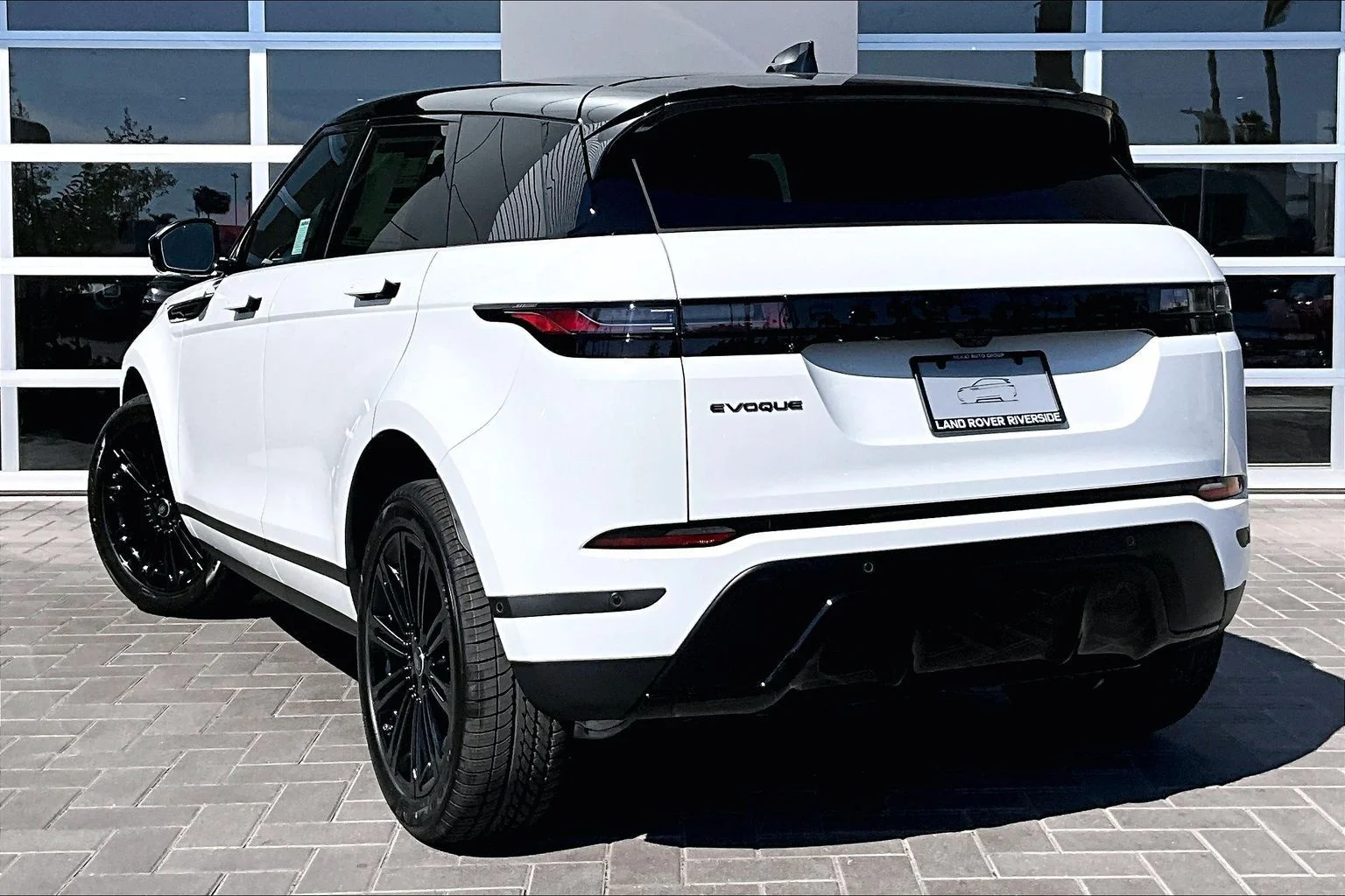 New 2026 Fuji White Land Rover S image 3