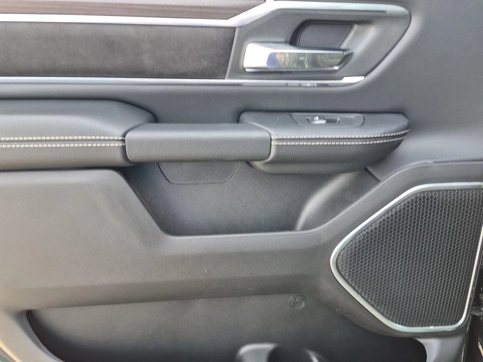 New 2026 Serrano-Green Metallic Exterior Paint RAM Laramie image 17