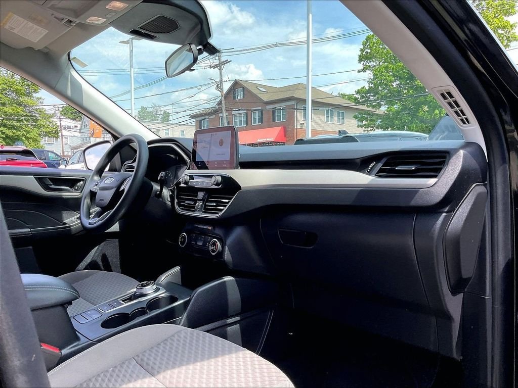 Used 2022 Black Ford SE image 14
