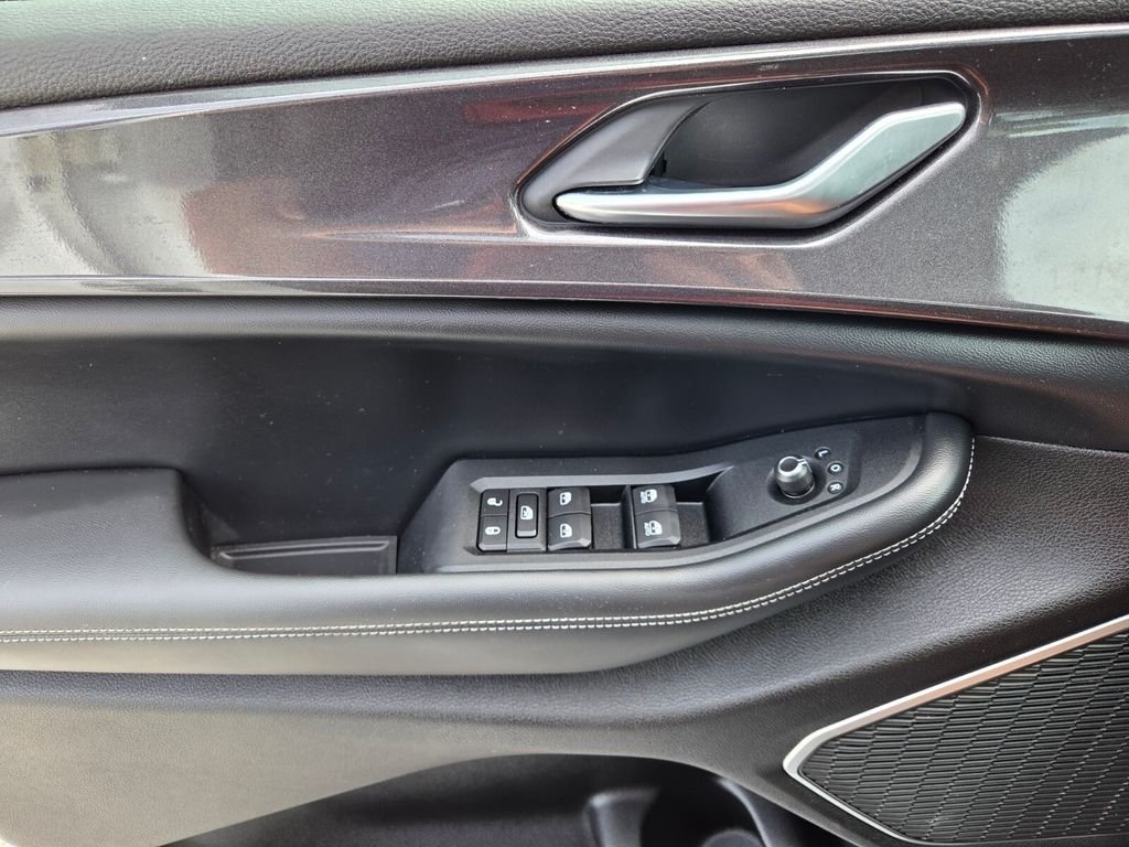 Used 2023 White Jeep Altitude X image 21