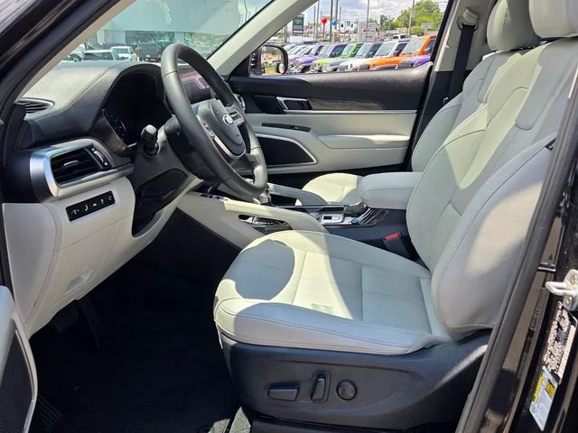 Used 2020 Black Kia EX image 5