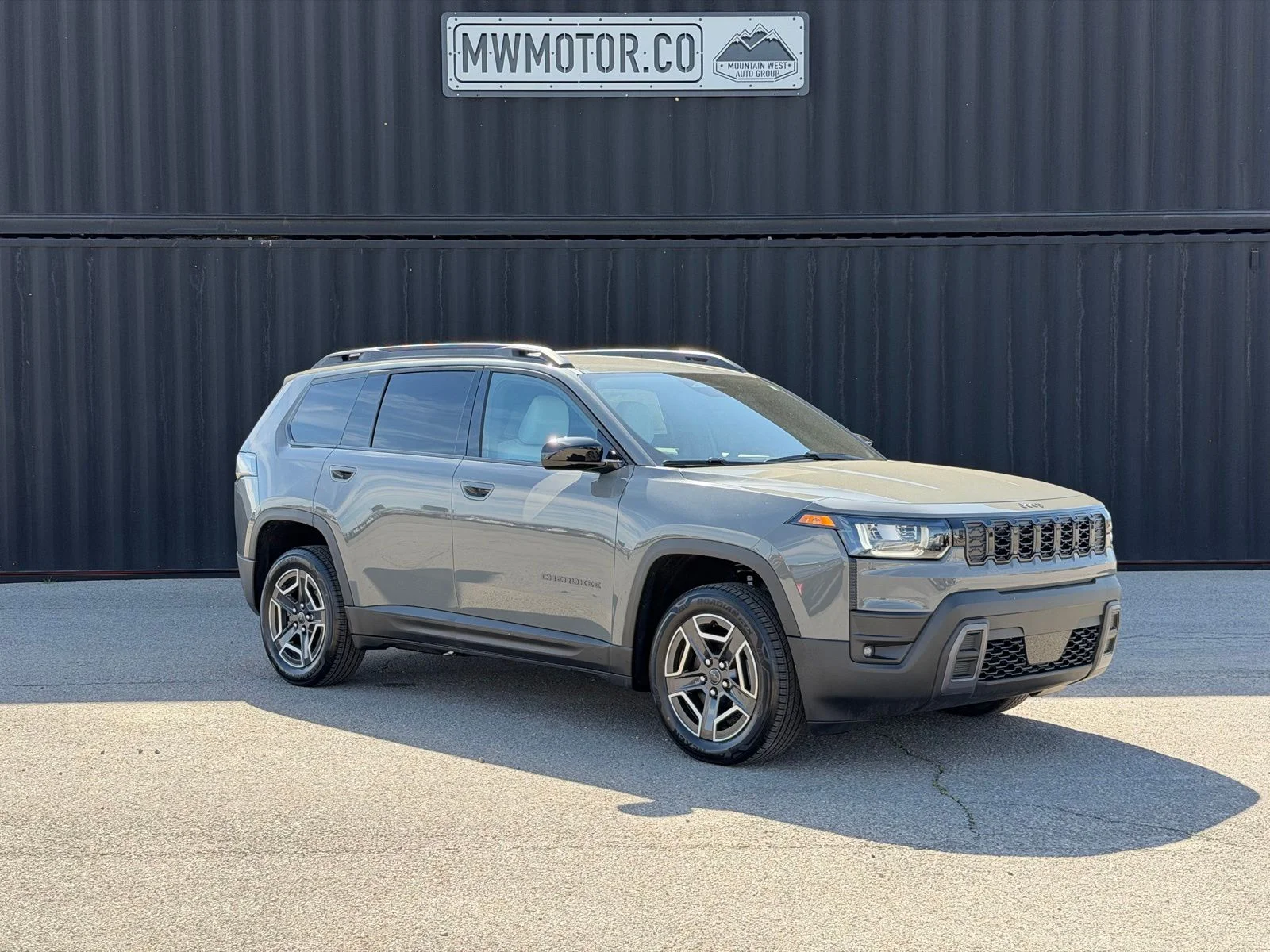 2026 Jeep Cherokee Laredo HEV 4X4's photo