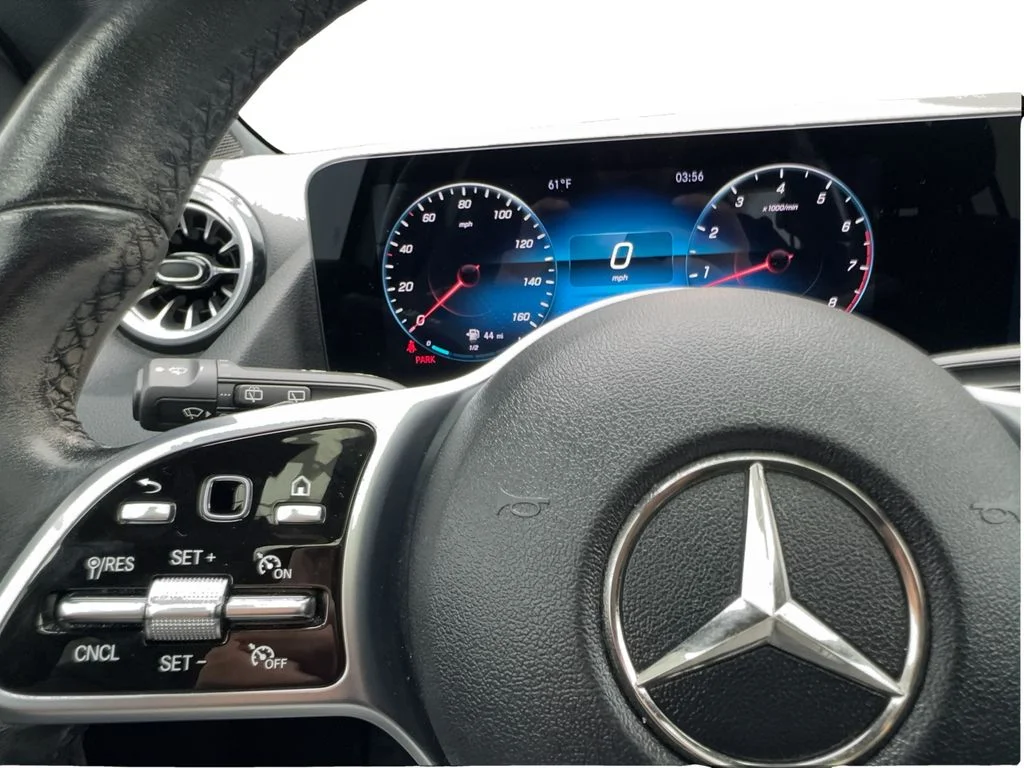 Used 2022 White Mercedes-Benz GLA 250 image 39