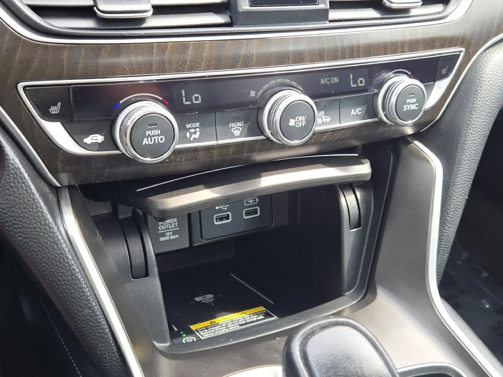Used 2022 Silver Honda EX-L image 27