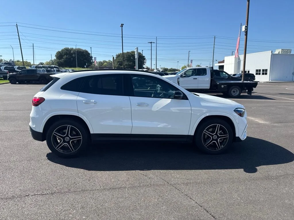 Used 2025  Mercedes-Benz GLA 250 image 14