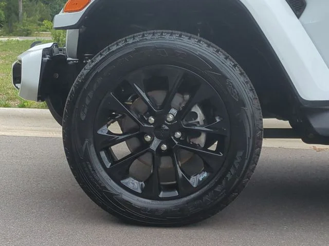 Used 2021 White Jeep High Altitude image 19