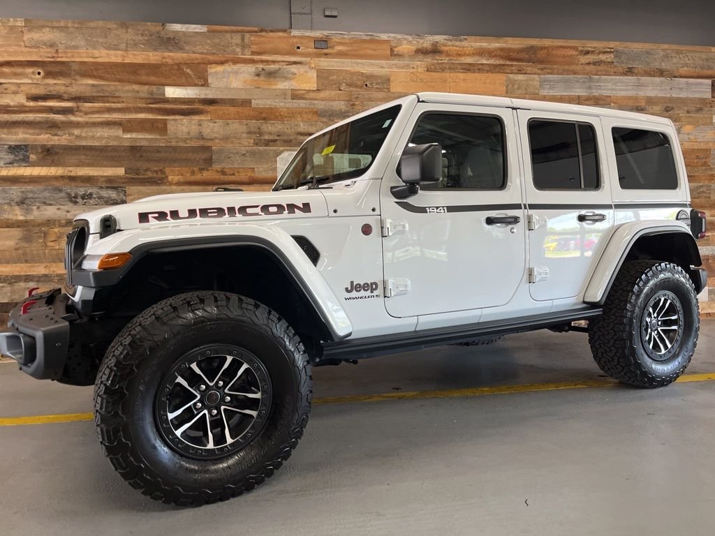 Used 2025 Bright White Clearcoat Jeep Rubicon X image 15