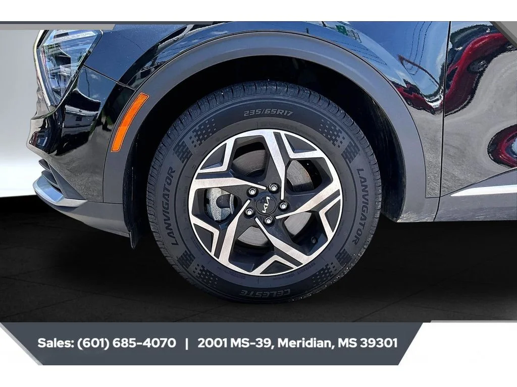 Used 2025 Fusion Black Kia LX image 7