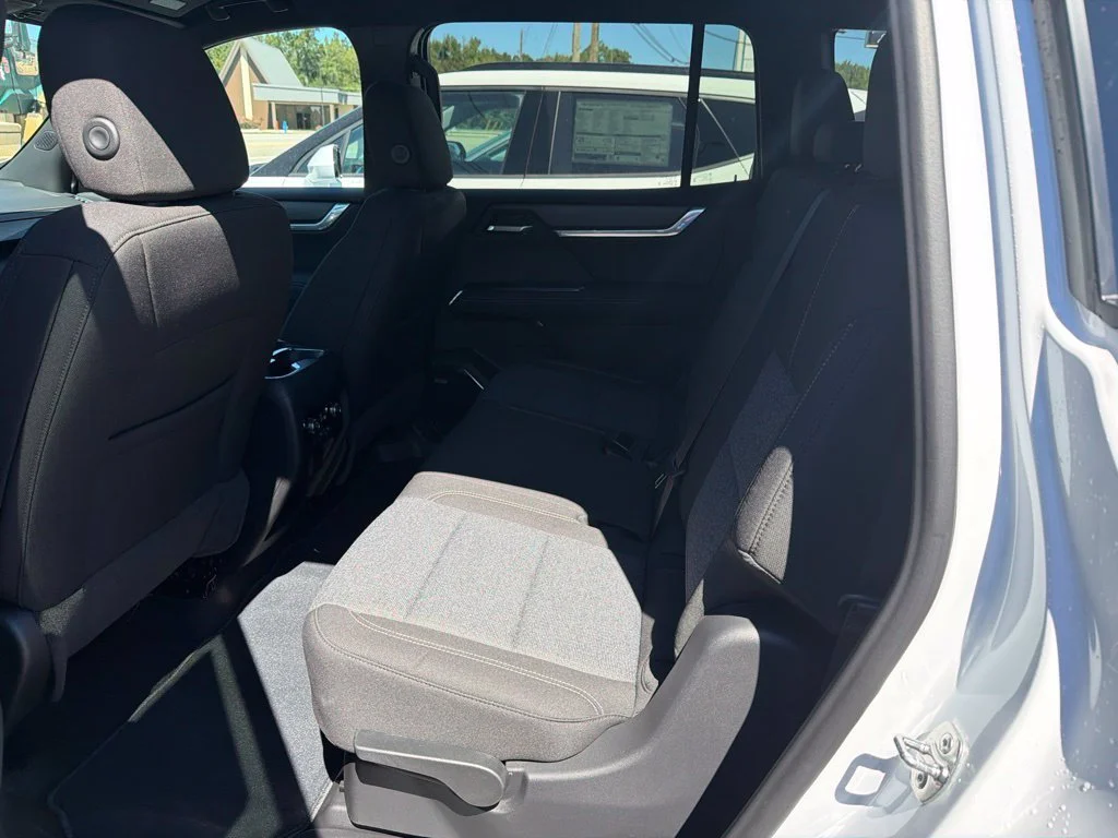 New 2027 Summit White GMC Elevation image 26