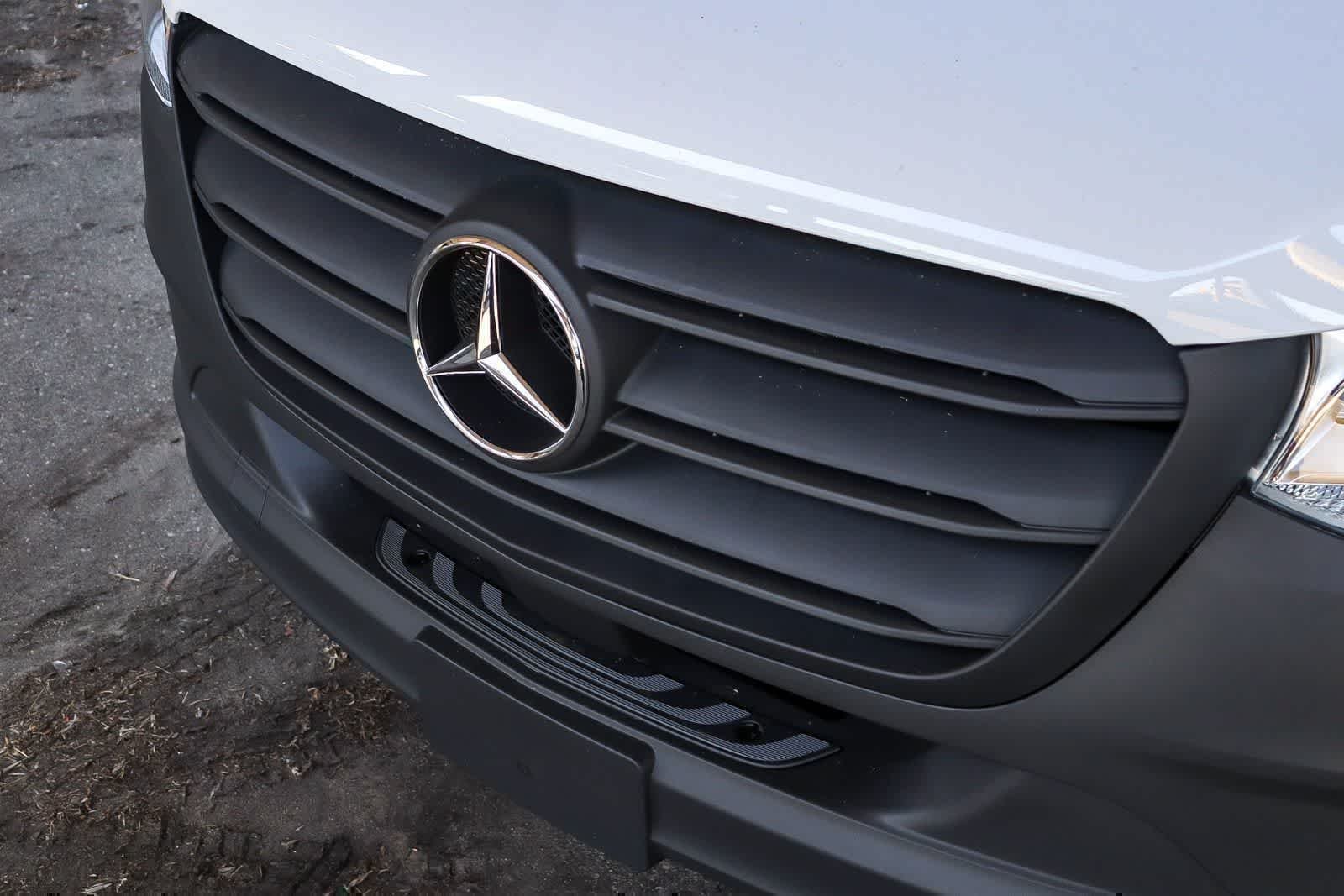 New 2026 Arctic White Mercedes-Benz Cargo 144WB High Roof RWD 2.0L I4 Diesel Turbo SO image 8