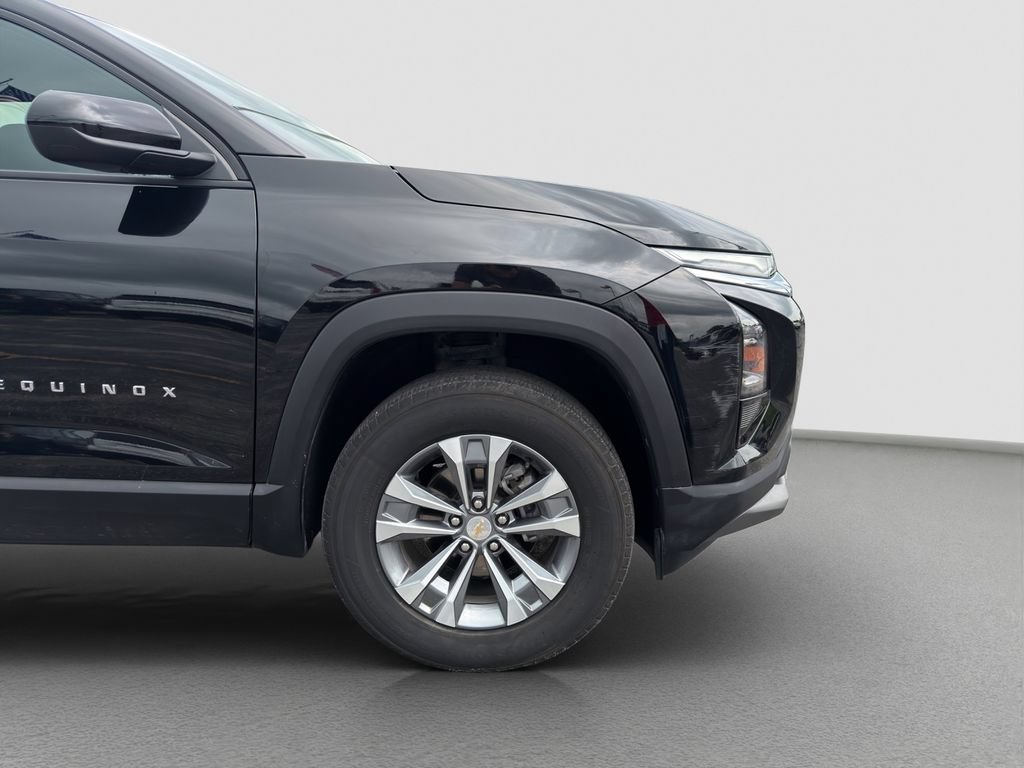 Used 2025 Mosaic Black Metallic Chevrolet LT image 23