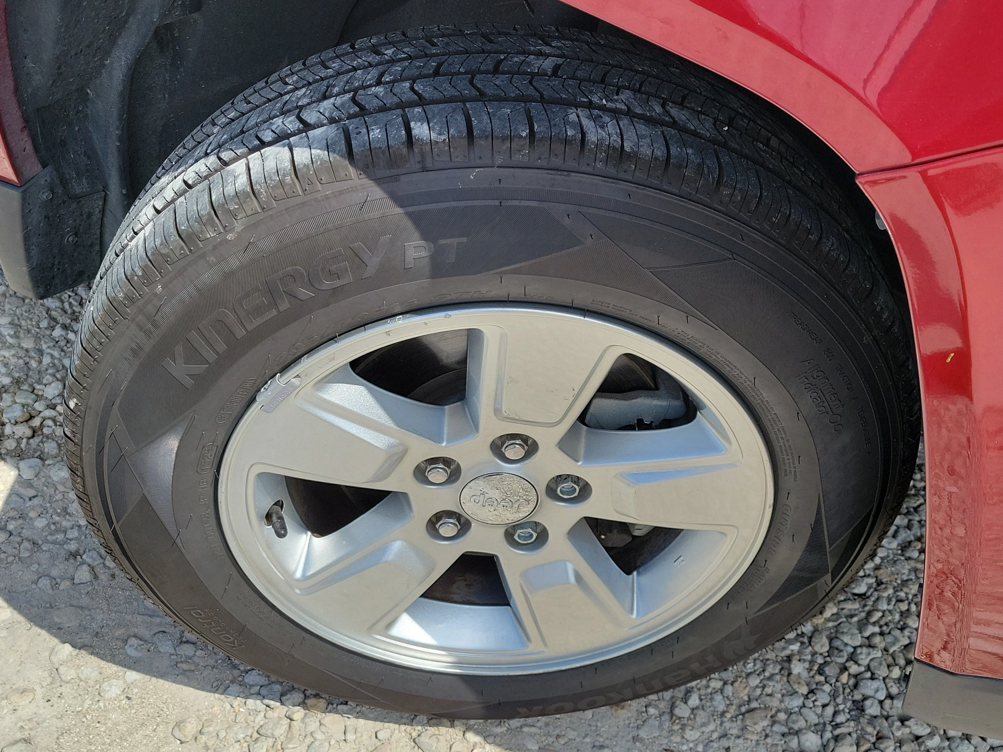 Used 2016 Deep Cherry Red Crystal Pearlcoat Jeep Latitude image 8