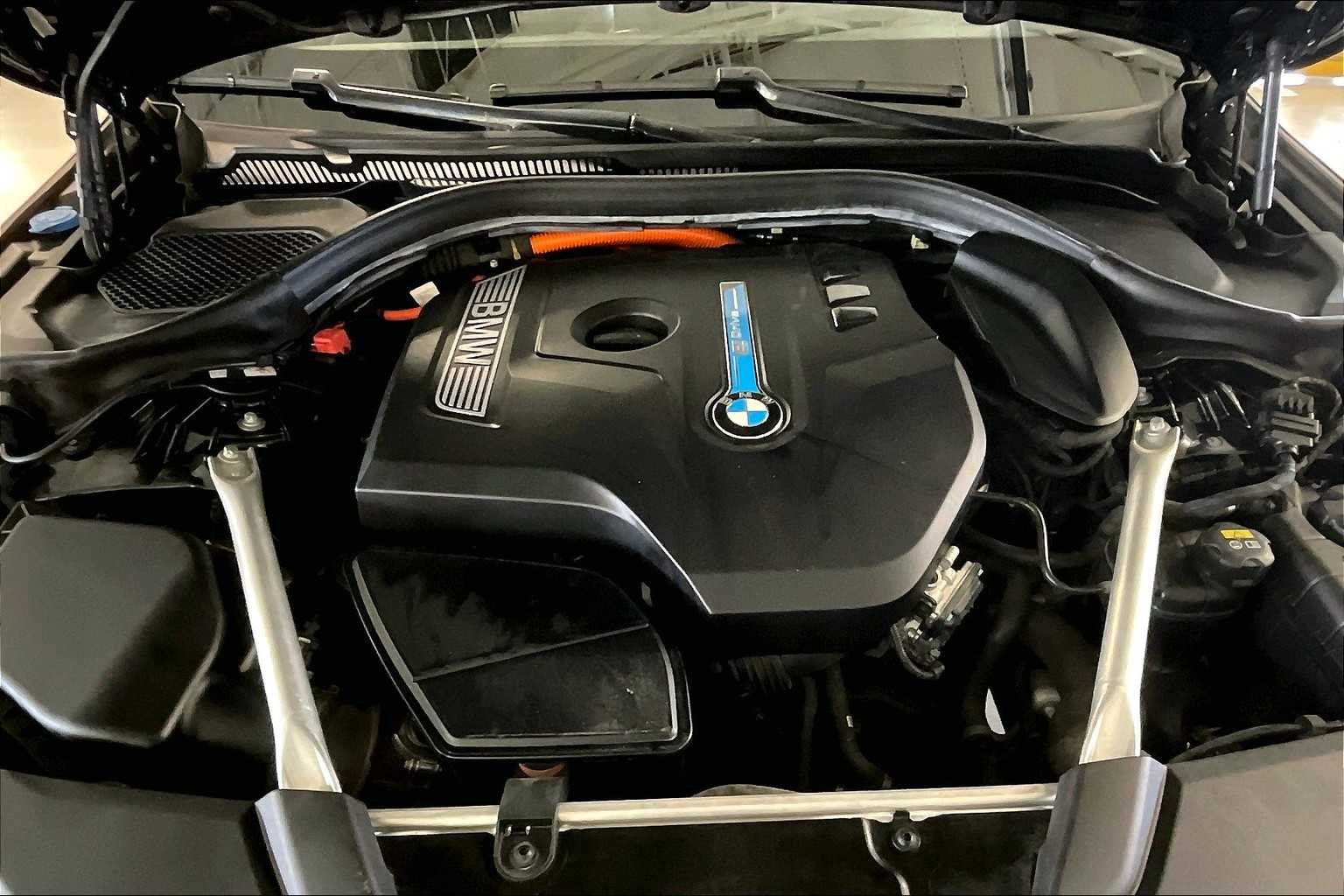 Used 2019 Black Sapphire Metallic BMW 530e iPerformance image 28