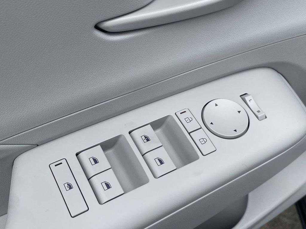 New 2026 White Hyundai SE FWD image 40