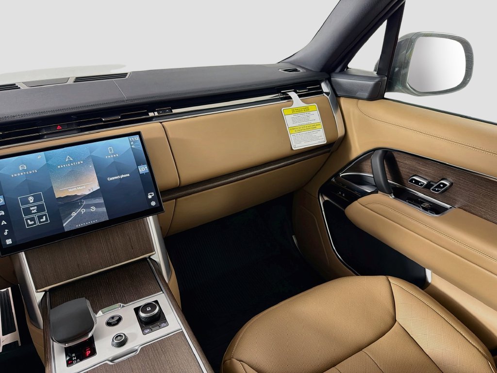 New 2027 Belgravia Green Land Rover SE image 25