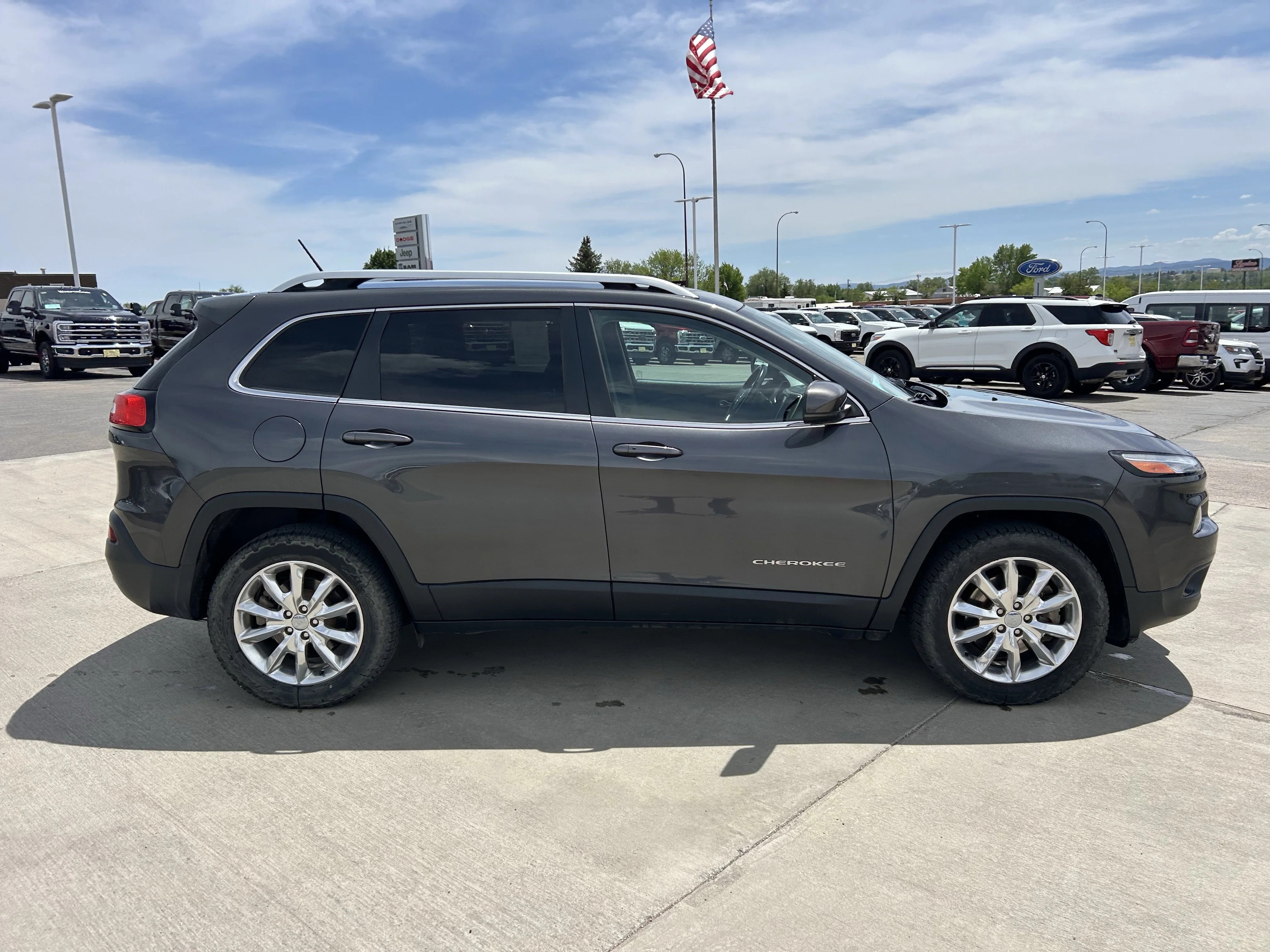 Used 2015 Gray Jeep Limited image 4