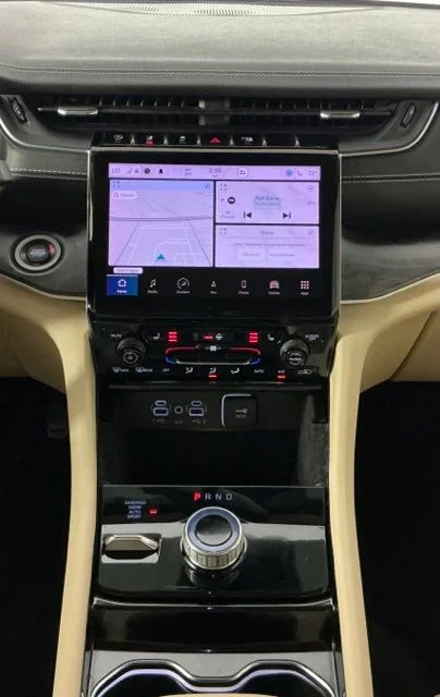 Used 2021 Velvet Jeep Limited image 14