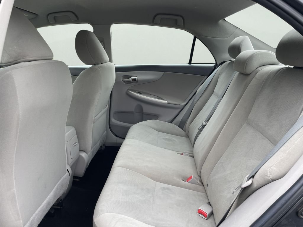 Used 2011 Gray Toyota LE image 11