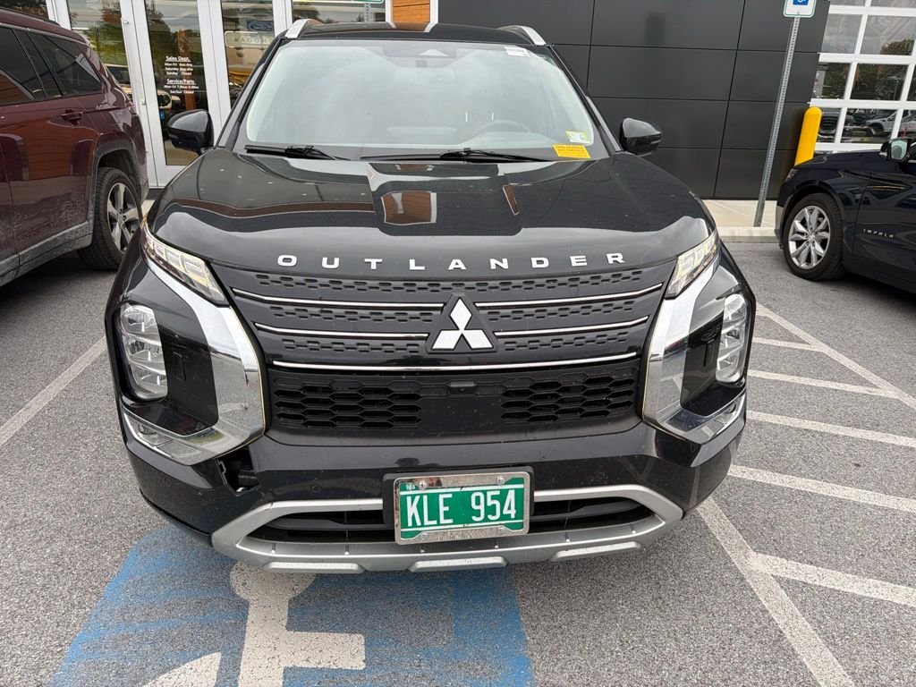 Used 2022 Black Mitsubishi SEL image 2
